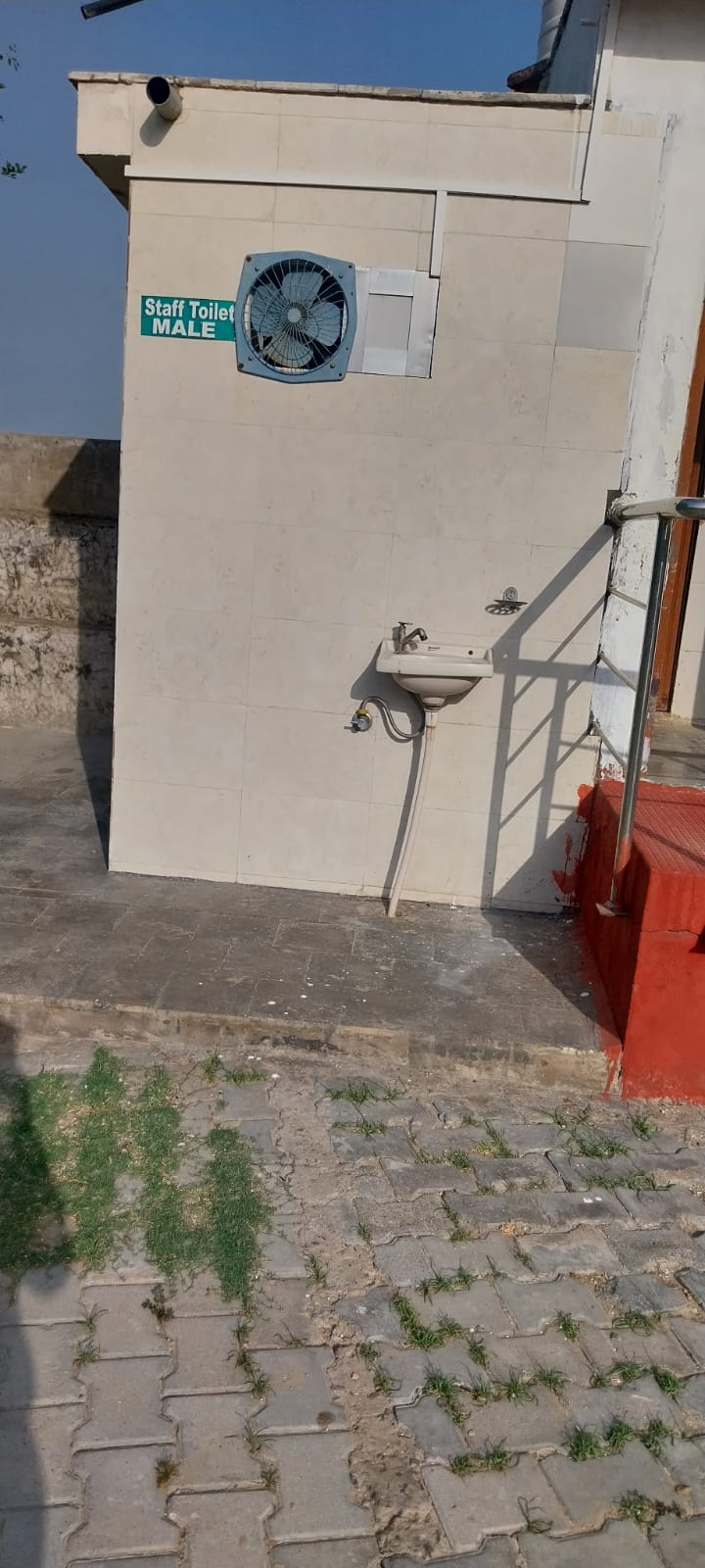 Toilet (1).jpg